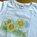 「津南のひまわり畑Ｔシャツ」色鉛筆の風合いそのままなナチュラルテイスト（生成り）レディースM 　2,686円(税抜)